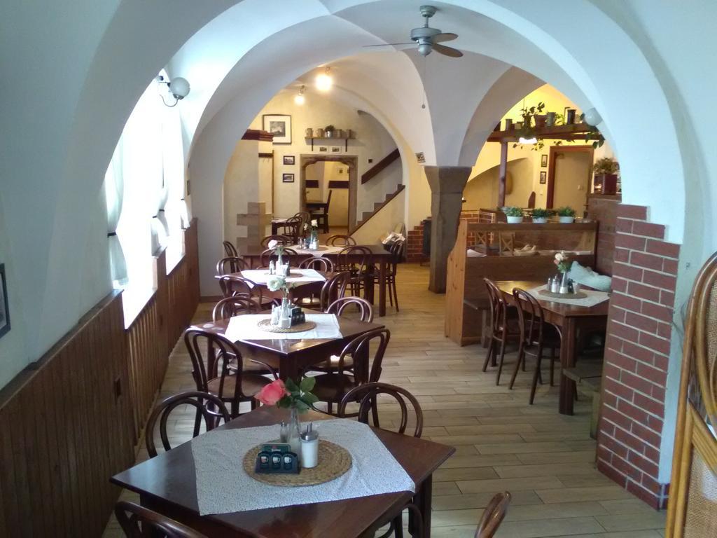 Penzion A Restaurace Modra Ruze Tábor Eksteriør bilde