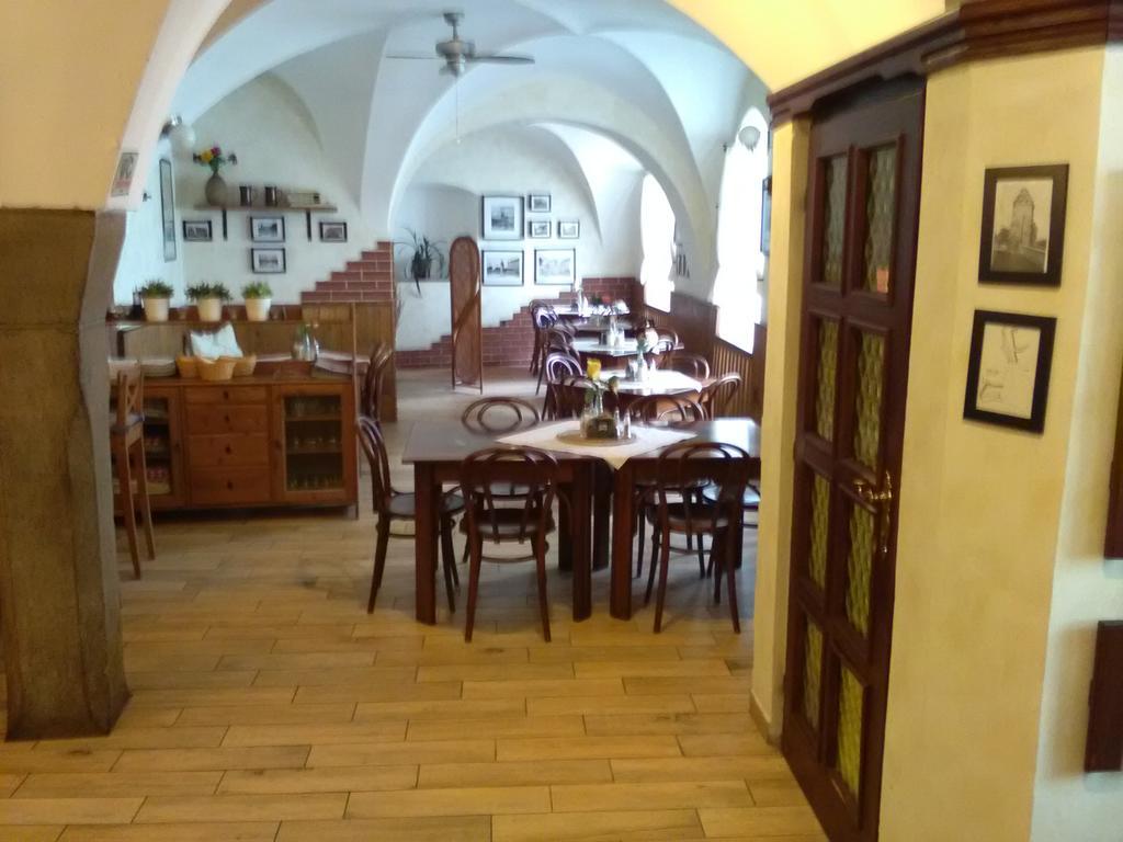 Penzion A Restaurace Modra Ruze Tábor Eksteriør bilde